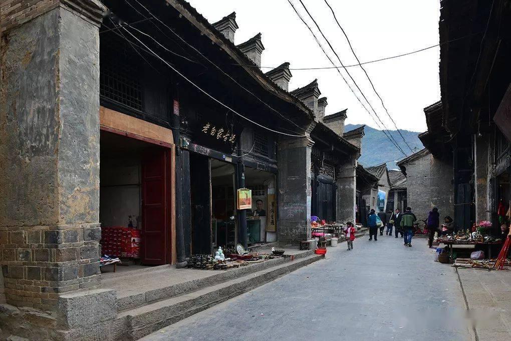 摆动小圆球
